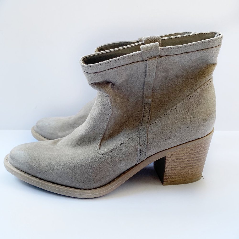 Qupid Taupe Booties Size 8